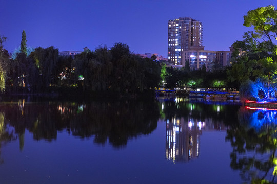 翠湖夜景