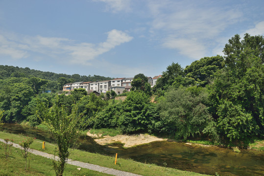 高山河流人家