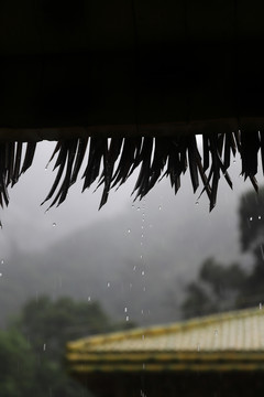 雨天屋檐