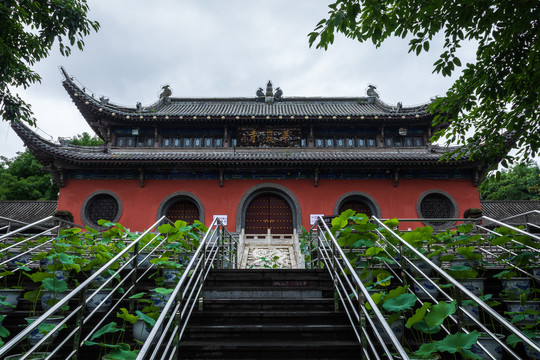 重庆华岩寺风景区正门的古建筑