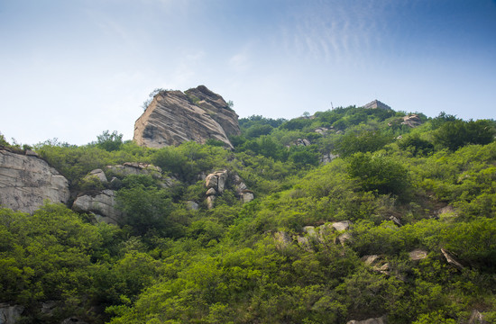 奇峰怪石