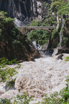 虎跳峡