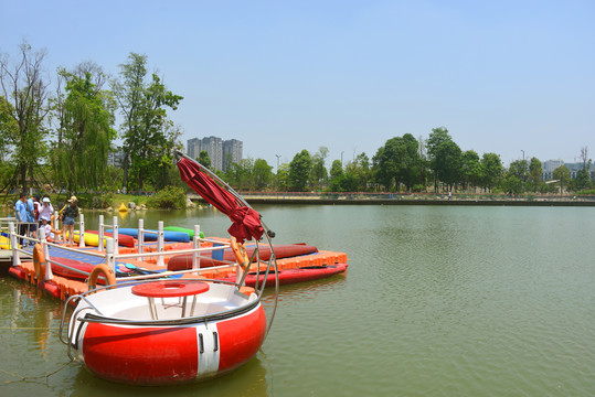成都江滩公园皮划艇码头及游船