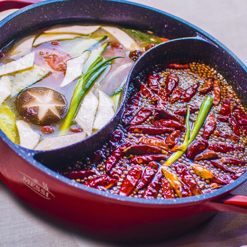 红油菌汤鸳鸯锅
