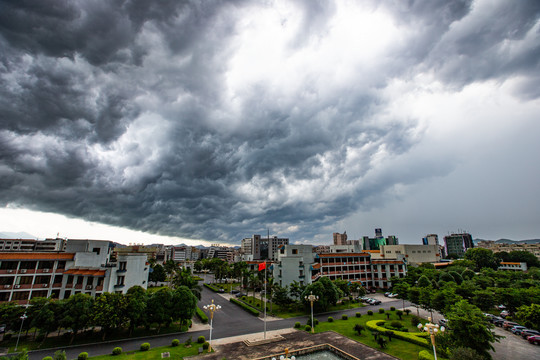 风雨欲来