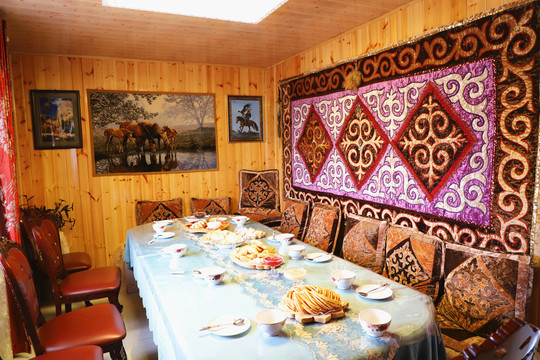 哈萨克族民居