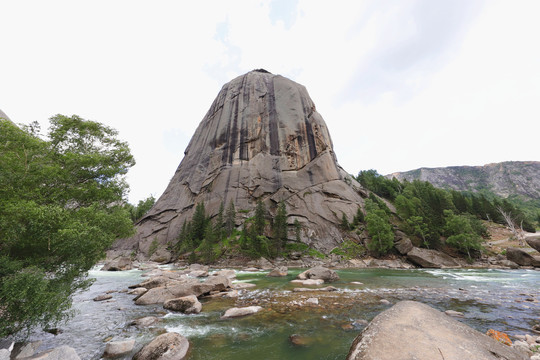 新疆富蕴县可可托海神钟山