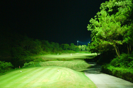 高尔夫球场夜景