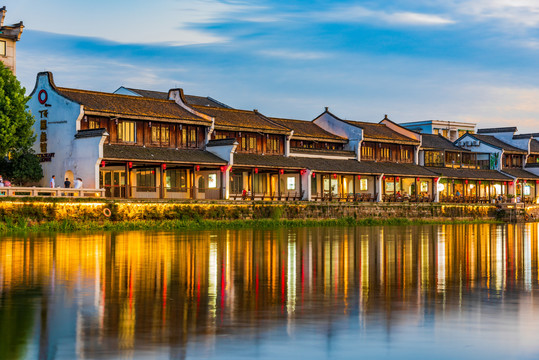 杭州余杭塘栖古镇民居夜景