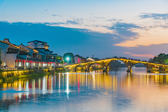 杭州余杭塘栖古镇广济桥夜景