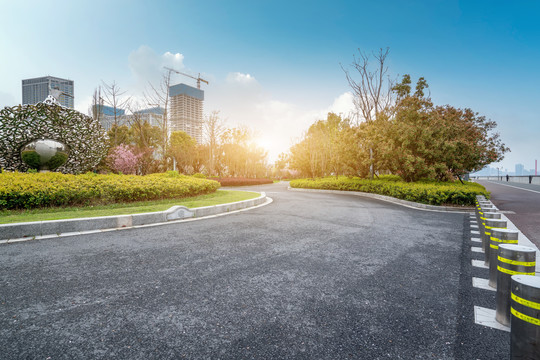 柏油马路和城市景观