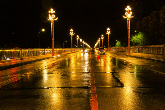 都市雨中夜景漫步璀璨灯光夜色