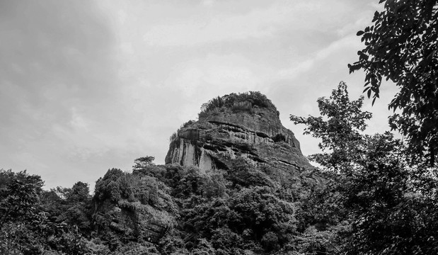 宽幅水墨远山