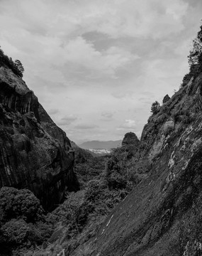 水墨远山风景画