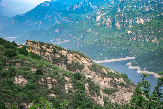 连绵的青山