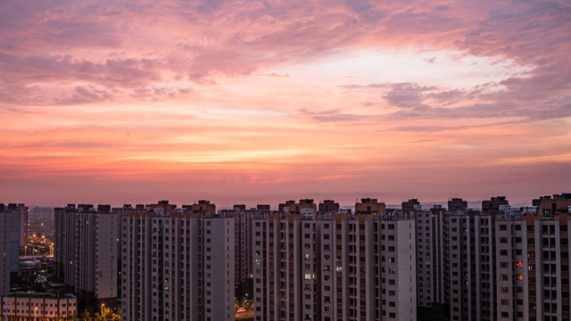 夕阳下小区建筑