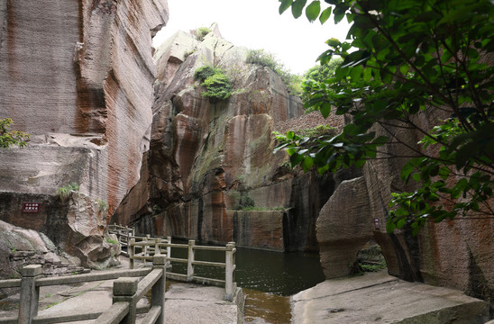 舟山岱山雙合石壁