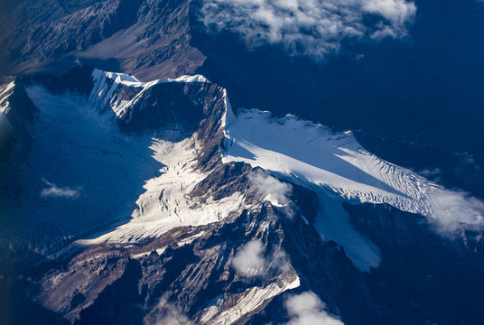 俯瞰雪山