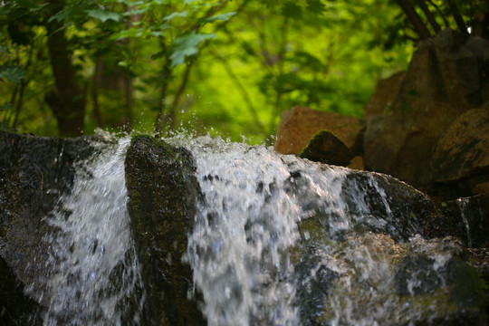 山涧溪流