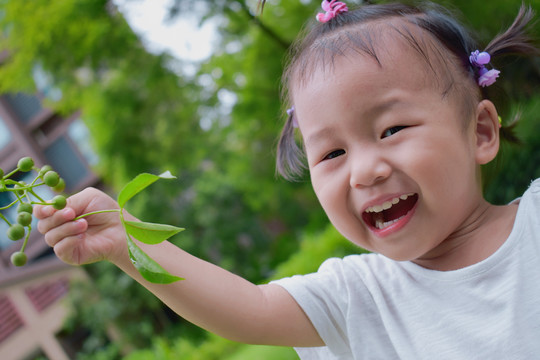 开心的小孩