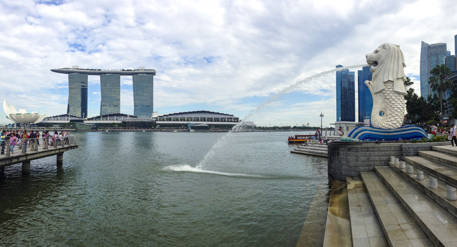 鱼尾狮公园与滨海湾一景