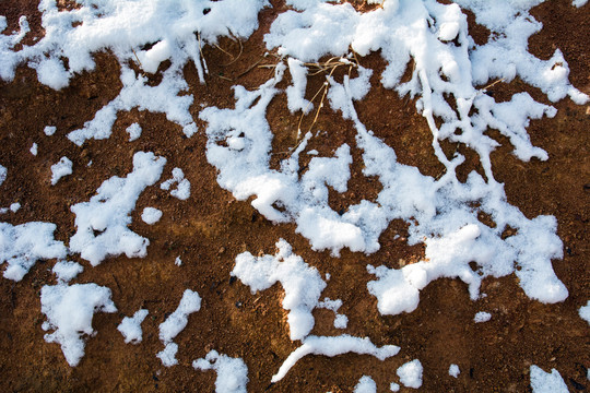 雪和黄土地