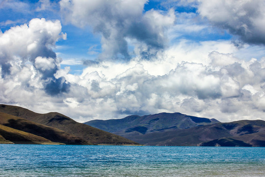 羊湖美景