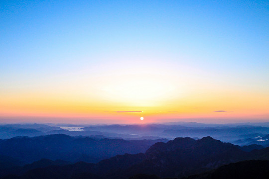 高山夕阳