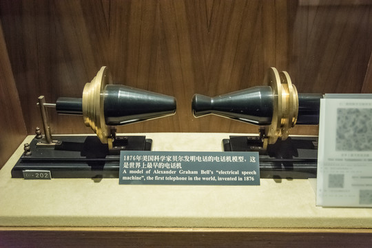 世界最早电话机模型