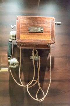 挂壁式磁石电话机