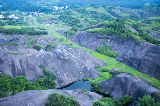 群山之间