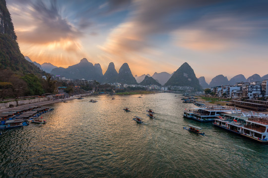 广西桂林阳朔遇龙河风景