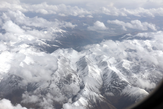 鸟瞰雪山