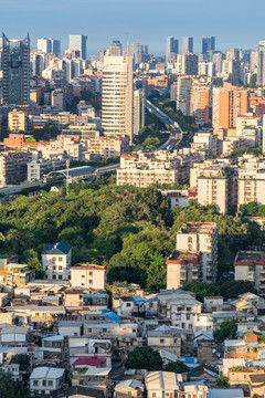 厦门城市天际线黄昏风景和高架桥