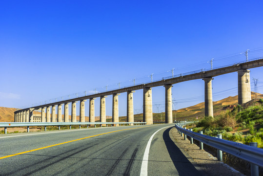 荒漠铁路公路