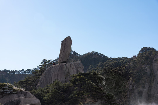 黄山飞来石