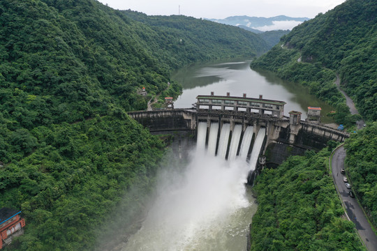 水库泄洪