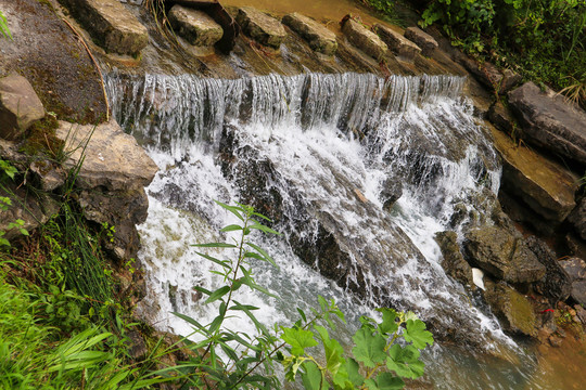 溪流河水