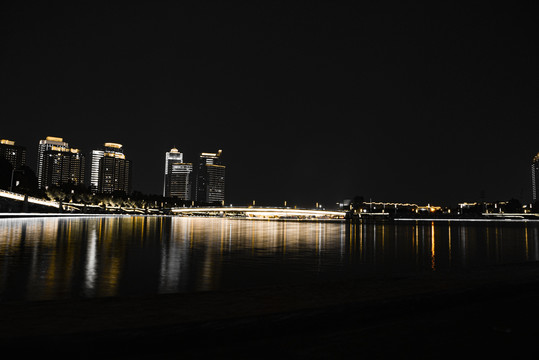 水上城市夜景