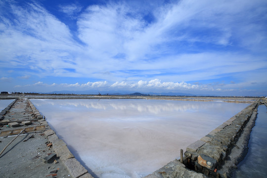 海南莺歌海盐田风光