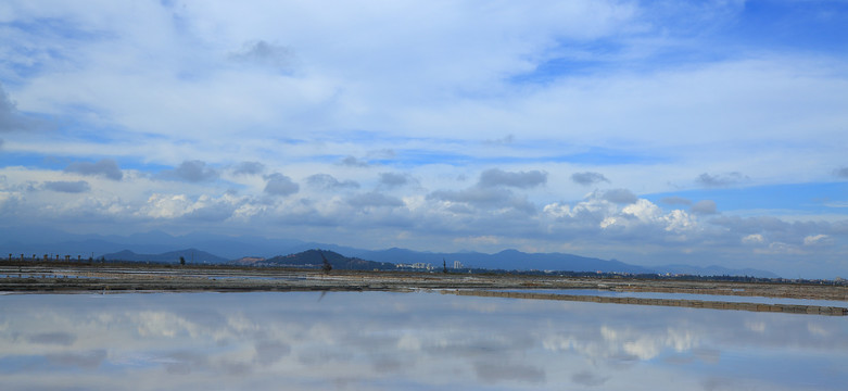 海南莺歌海盐田风光