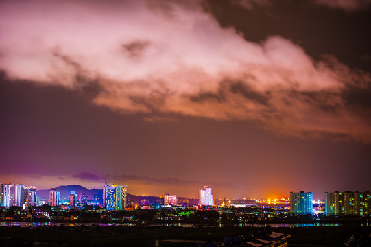 海滨城市夜景