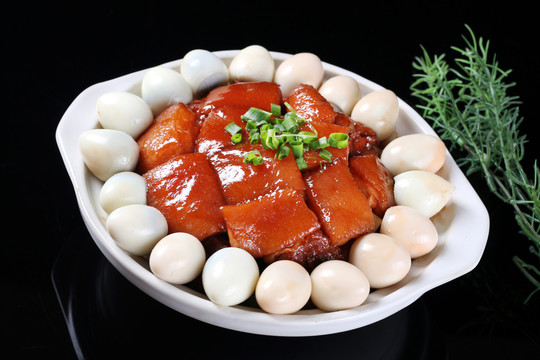 鵪鶉蛋紅燒肉