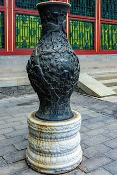 颐和园铜雕花瓶