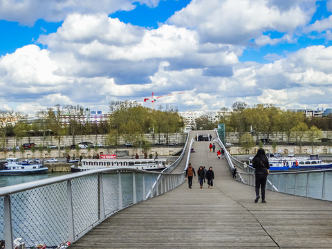 巴黎行人桥
