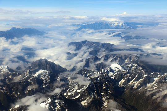 航拍川西高原雪山云海