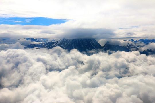 航拍川西高原雪山云海