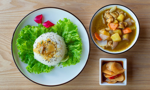 咖喱鸡盖饭饭