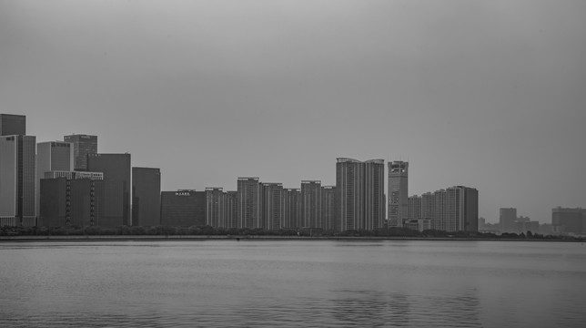 杭州城市建筑天际线黑白照