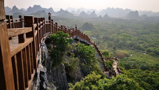 空中栈道登山道